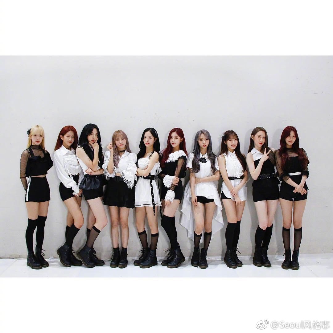 宇宙少女的打歌服fashion妆发加上饰品整体搭配的特别和谐