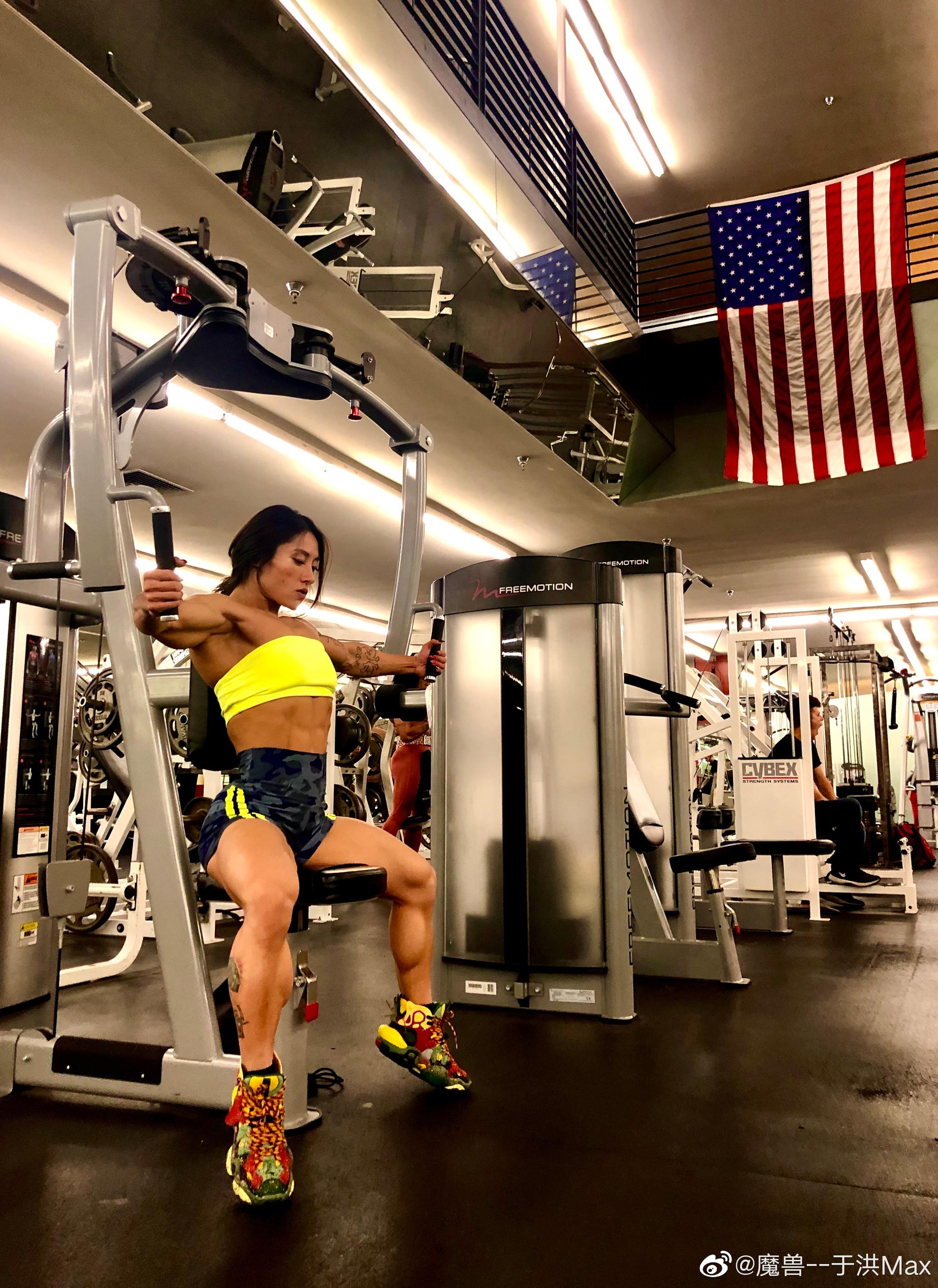 魔兽金刚芭比 来看看我刚才给你拍的照片和修片后的效果吧 喜欢就给