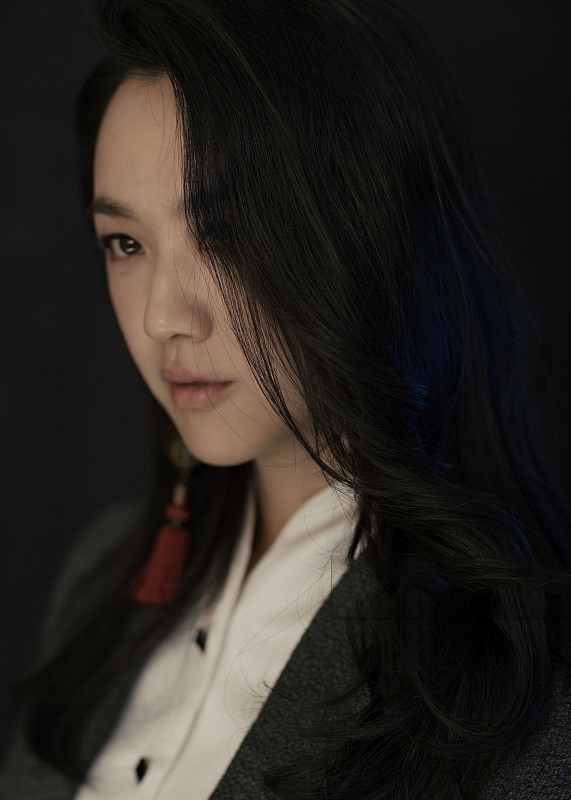 汤唯这中性装实力撩人啊!小西装演绎不一样的女人味,越看越喜欢