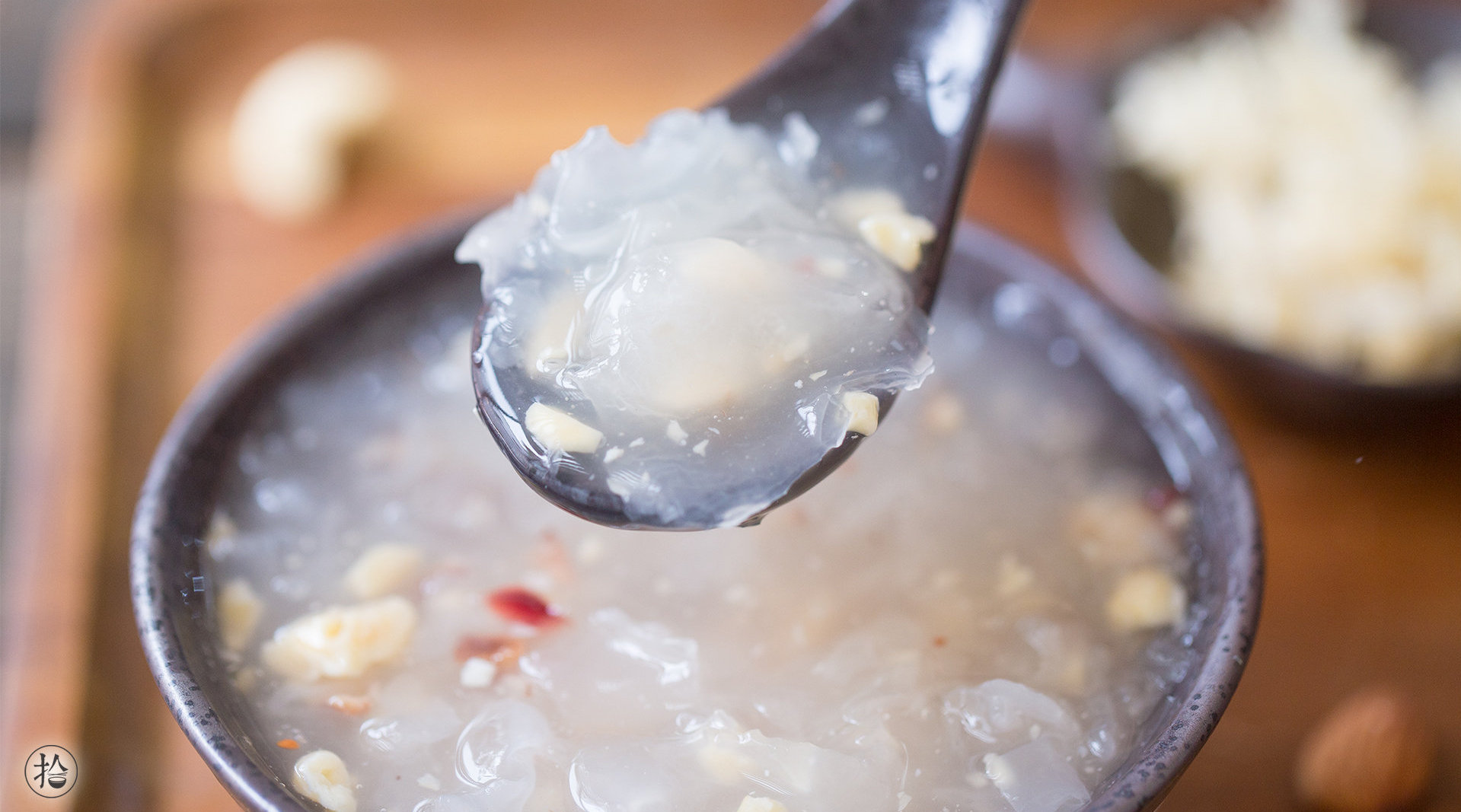 银耳藕粉坚果羹:满满的胶质融入香滑的汤羹,大冷天的太满足了