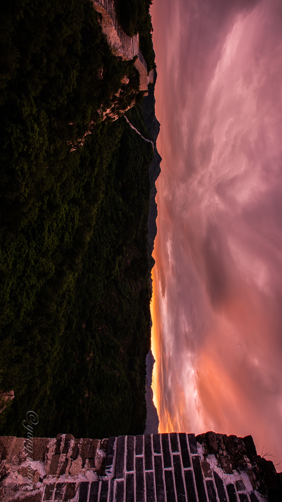 红虹、彩霞与长城同框