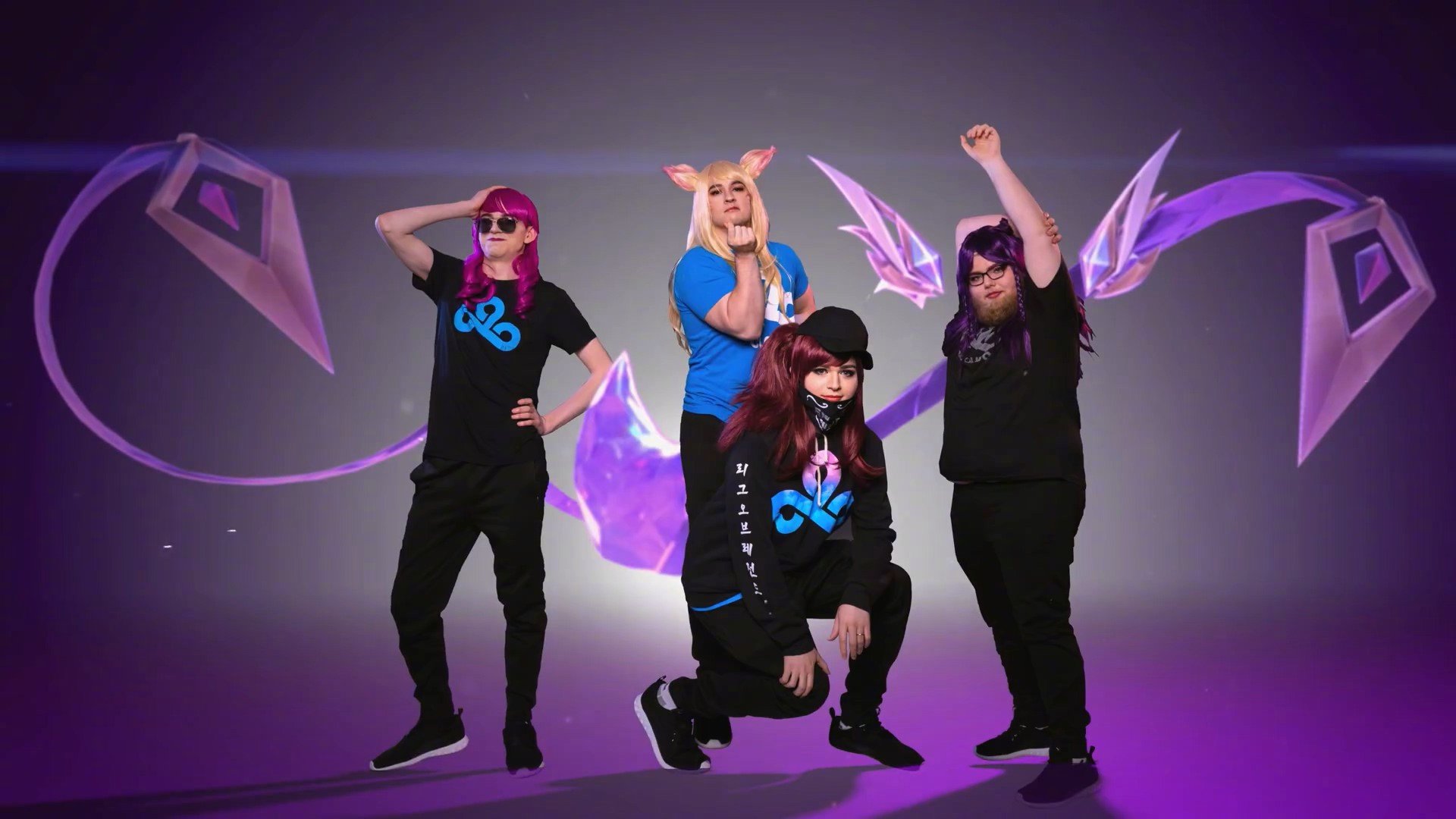 《》女装大佬sneaky携c9战队全员cos k/da女团!