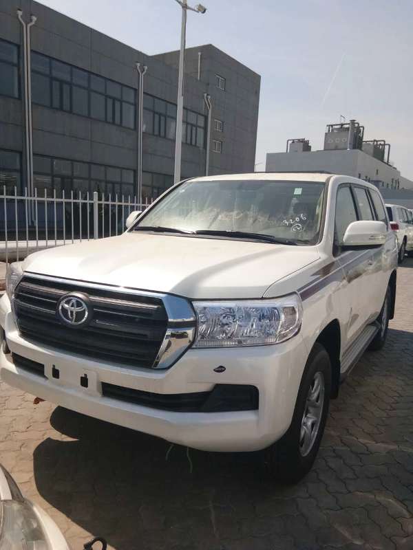 搭载全新变速箱兰德酷路泽4000丐版天津港现车价格