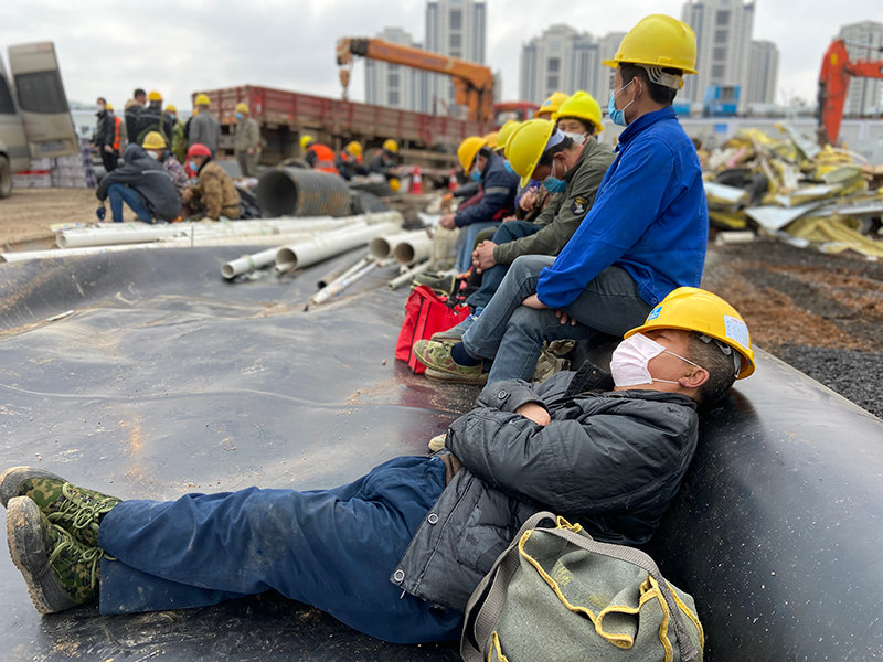 战疫者雷神山医院工地的工人们建完火神山再战雷神山