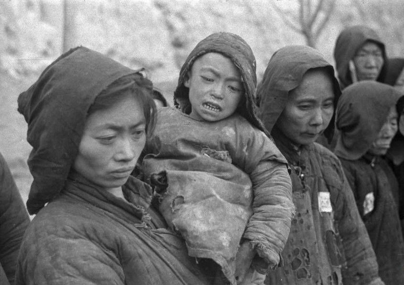 分享图片饥荒受灾地区的人们.1943年