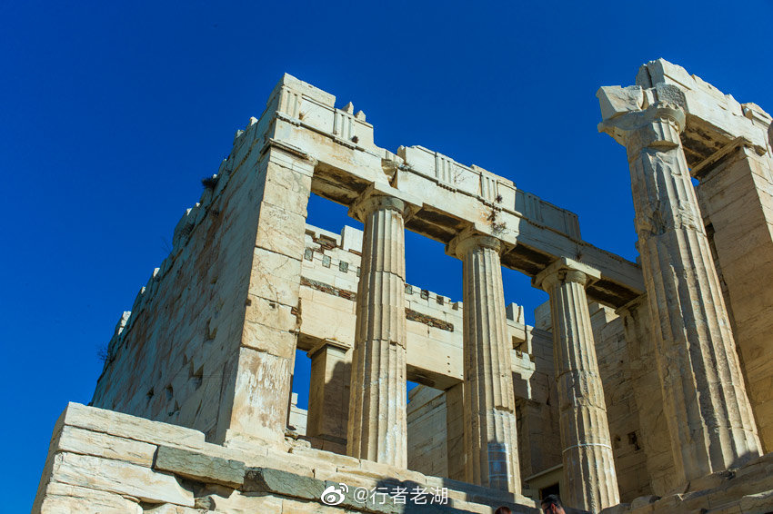 在雅典的市中心就能看到的希腊古迹便是雅典卫城（Acropolis）