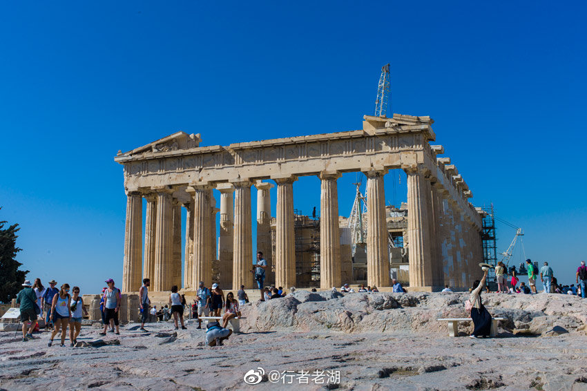 在雅典的市中心就能看到的希腊古迹便是雅典卫城(Acropolis)