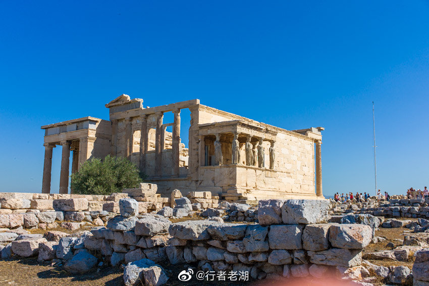 在雅典的市中心就能看到的希腊古迹便是雅典卫城(Acropolis)