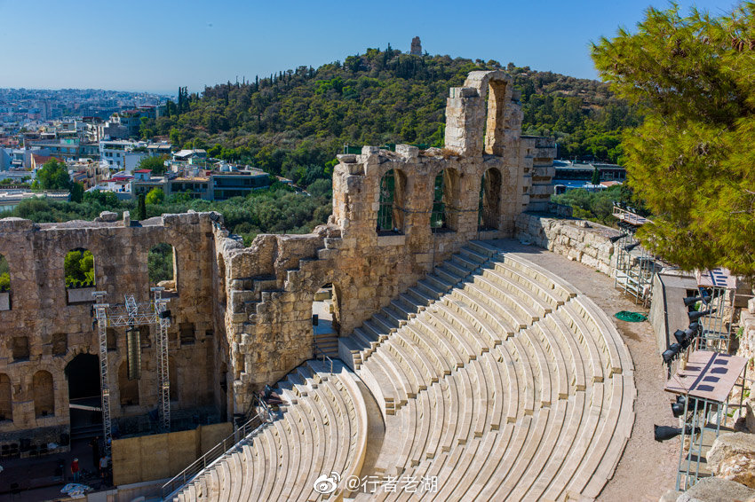 在雅典的市中心就能看到的希腊古迹便是雅典卫城(Acropolis)
