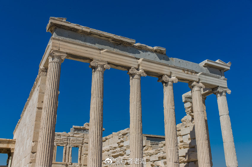 在雅典的市中心就能看到的希腊古迹便是雅典卫城(Acropolis)