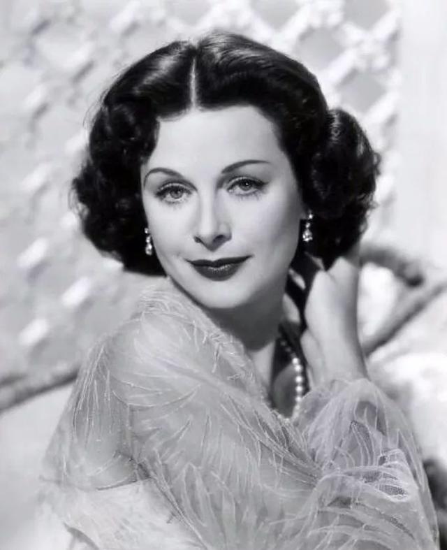 海蒂拉玛被誉为世界最美的女人一位传奇女性真正跨界之王