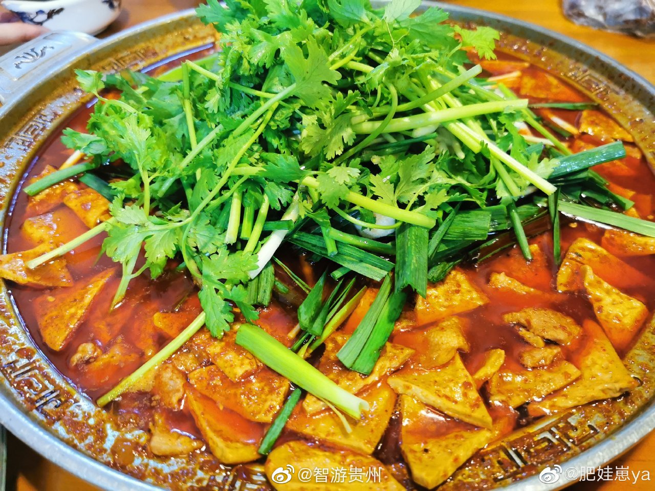 腾家大方豆豉豆腐火锅,辣度合适,大方特色豆腐和瘦肉混锅煮很入味