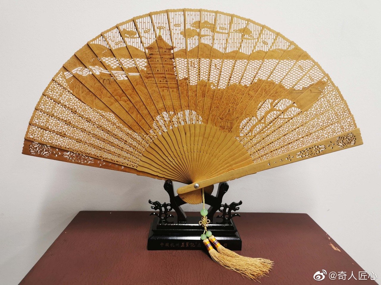 王星记扇 红檀香木手工扇拉丝烫花檀香扇 收藏伞赏析_高清图集_新浪网