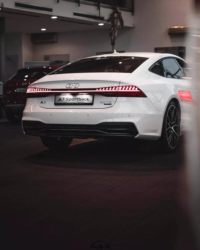 全新奥迪a7全新的高科技颜值,同级别绝对无敌了,你还不买一辆