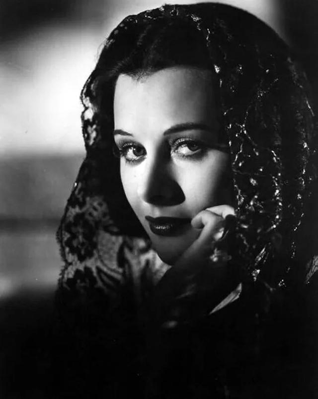 海蒂拉玛被誉为世界最美的女人一位传奇女性真正跨界之王