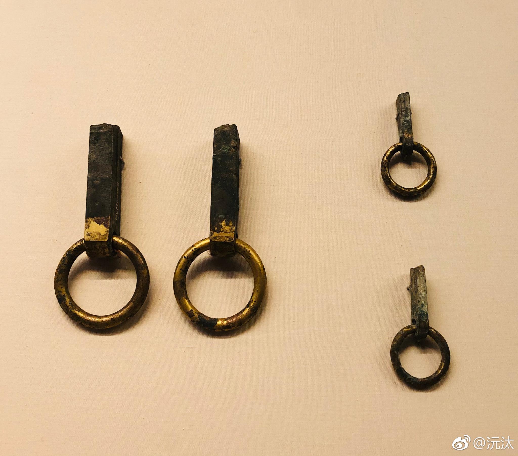 东园秘器  皇帝的棺木由少府下属东园属制作.东园属主作陵内器物.