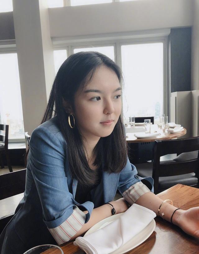 李咏女儿19岁生日晒照图片