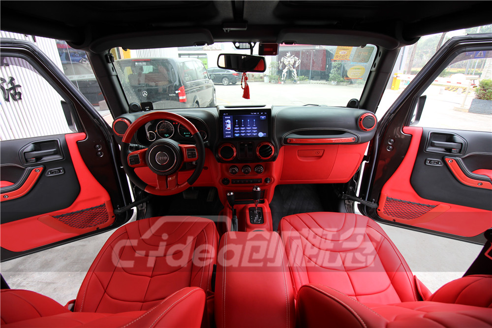 jeep牧马人的内饰简约霸气,红色内饰最是合适