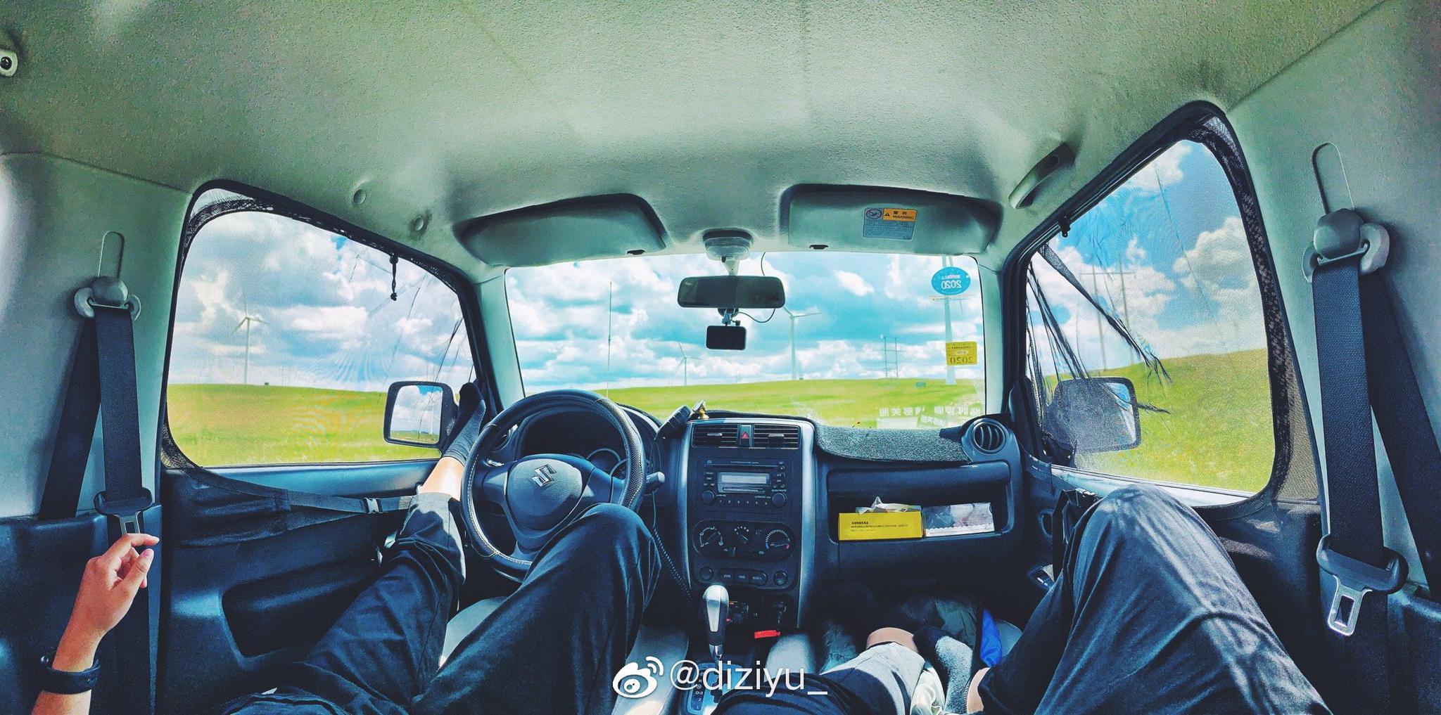 大学门口放水改为降车窗视频原版无水印