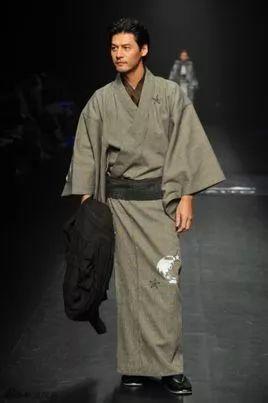 武大“和服赏樱”风波平息,吴服、和服、华服,到底有什么区别?
