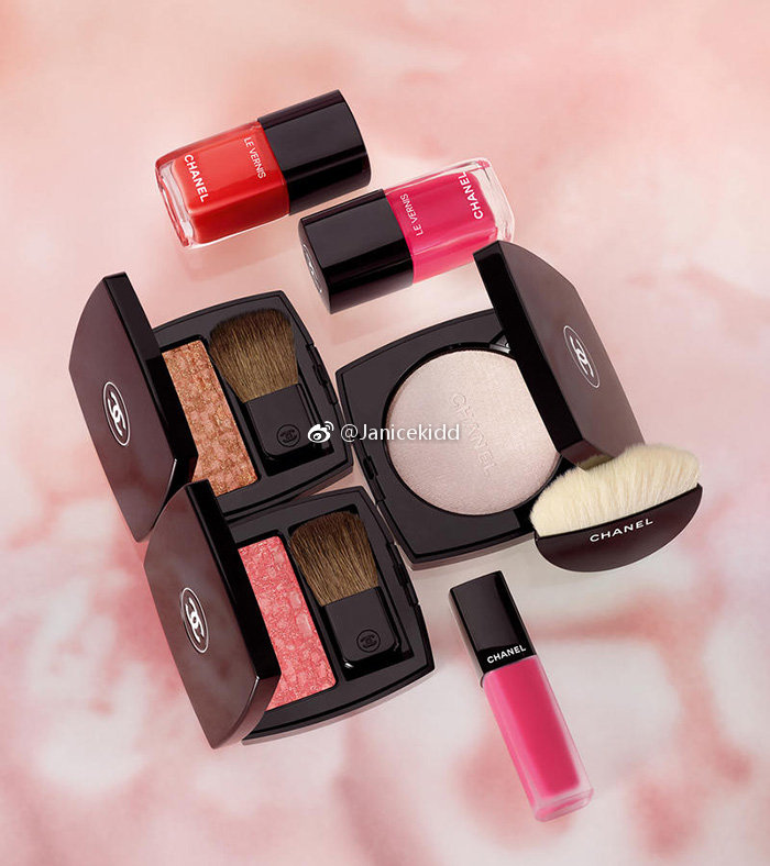 Chanel Le Blanc 系列-Poudre Lumiere 高光White Opal 粉金色细闪|腮红|香槟|指甲油|眼影|唇膏笔_新浪新闻