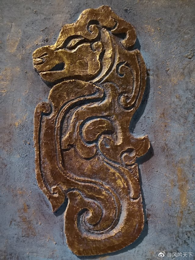 “龙,鳞虫之长,能幽能明,能大能小,能长能短,春分而登天