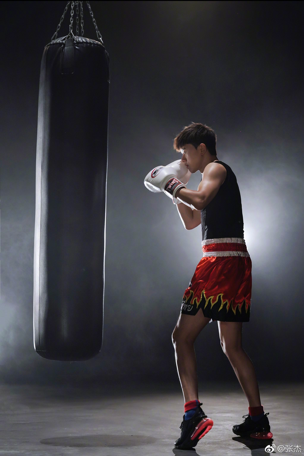 娱乐圈模范丈夫代表,锻炼到肌肉有型的张杰,至少还能唱二十年