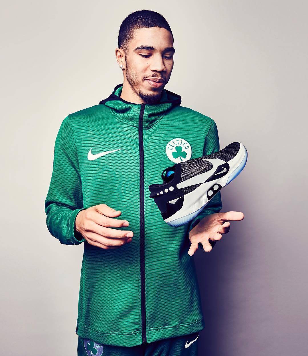 hyperadapt bb"这是一款高科技的鞋子哟之前塔图姆也曾有上脚这款球鞋