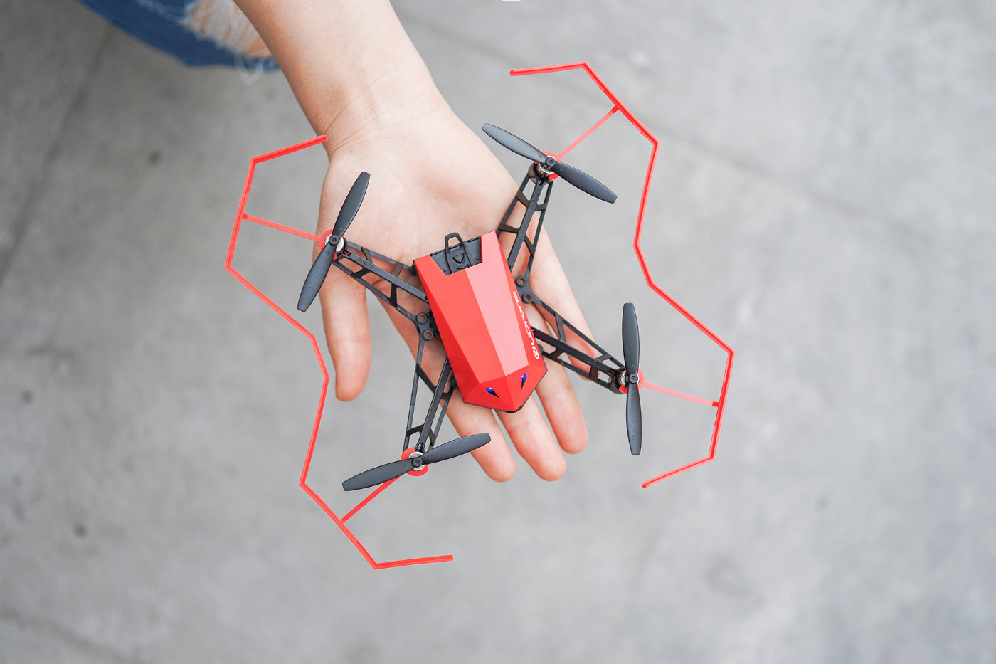 更适合孩子的飞行器,udrone意念无人机评测