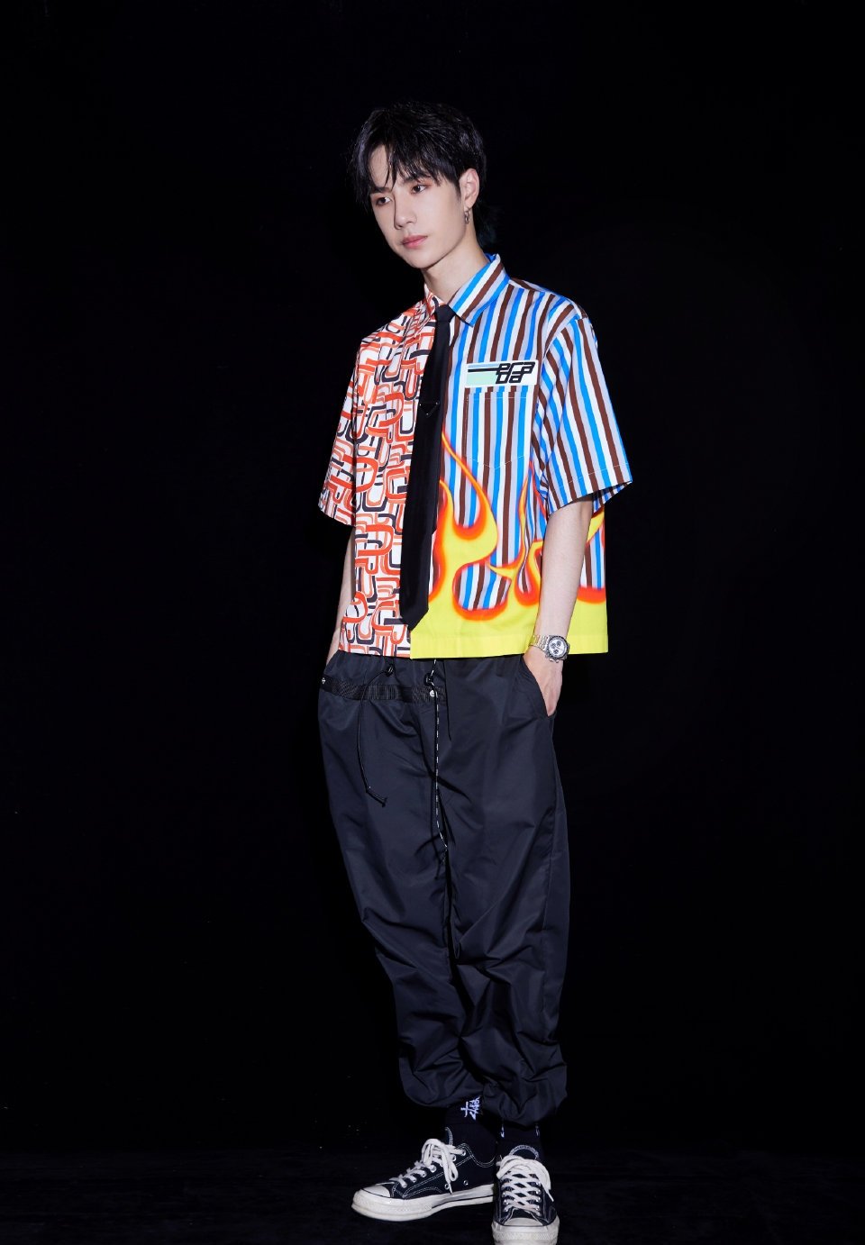 王一博的彩虹穿搭让人每天都看得养眼