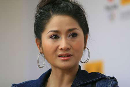 她曾曝出出道3年被30名导演潜规则,后被封杀,今活成这样