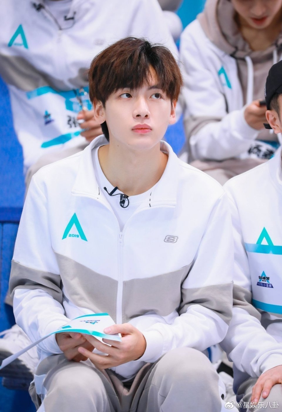 翟潇闻蒋申翟潇闻只个刚出道小新人而已