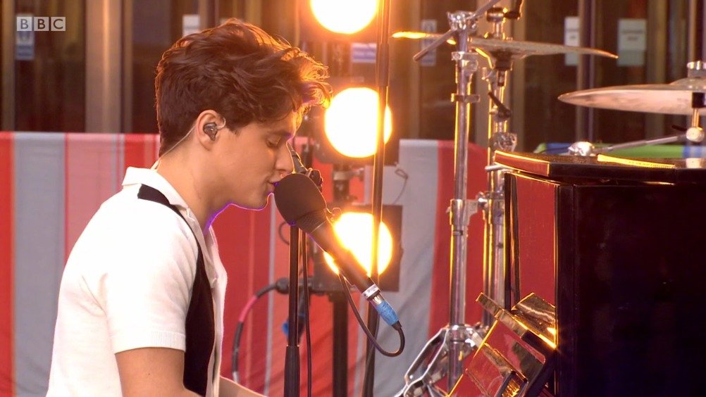 the vamps最新现场首演新单《missing you》