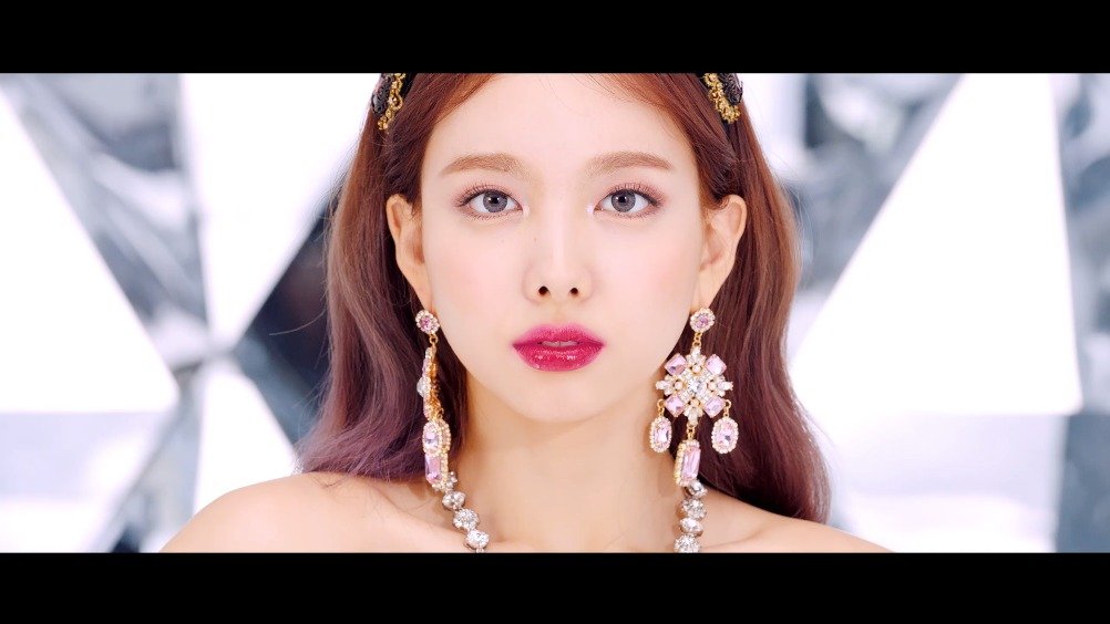 迷你八辑《feel special》 预告视频公开.