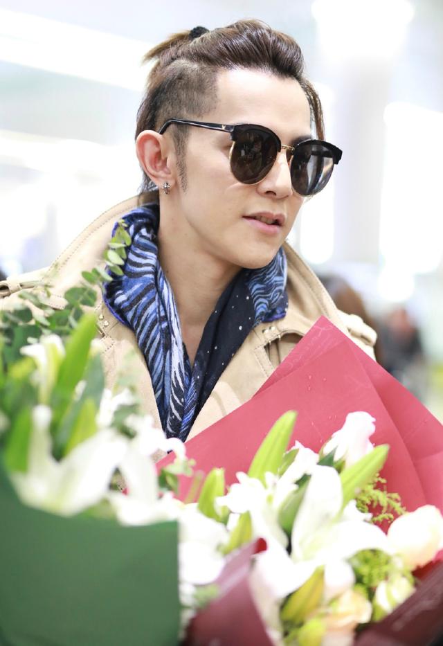 汪东城的小辫子发型蛮酷的,但普通人就别试了吧,小心hold不住哦