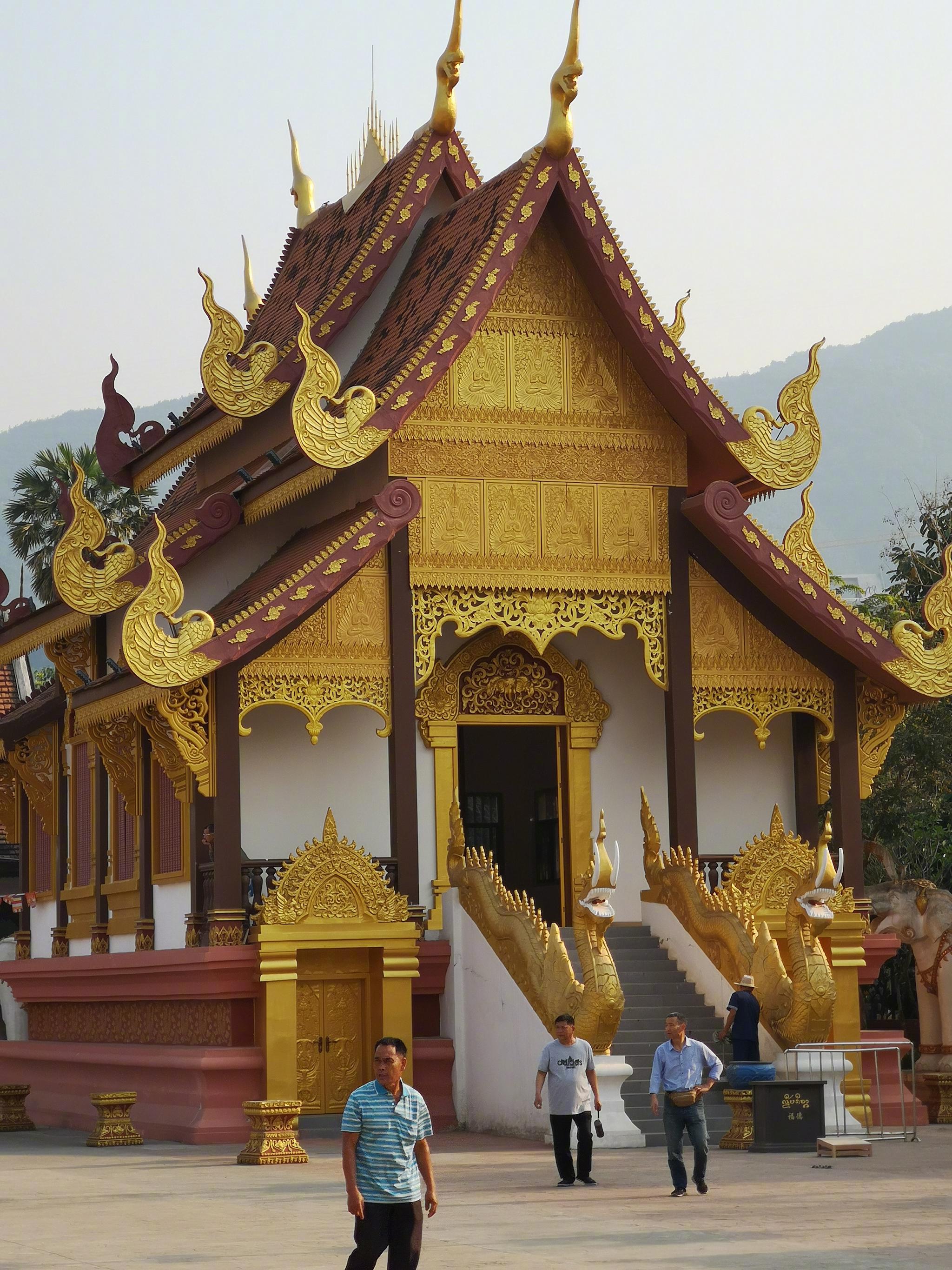 西双版纳景洪大金塔寺也称缅甸大金塔大金塔寺是景洪市的总佛寺