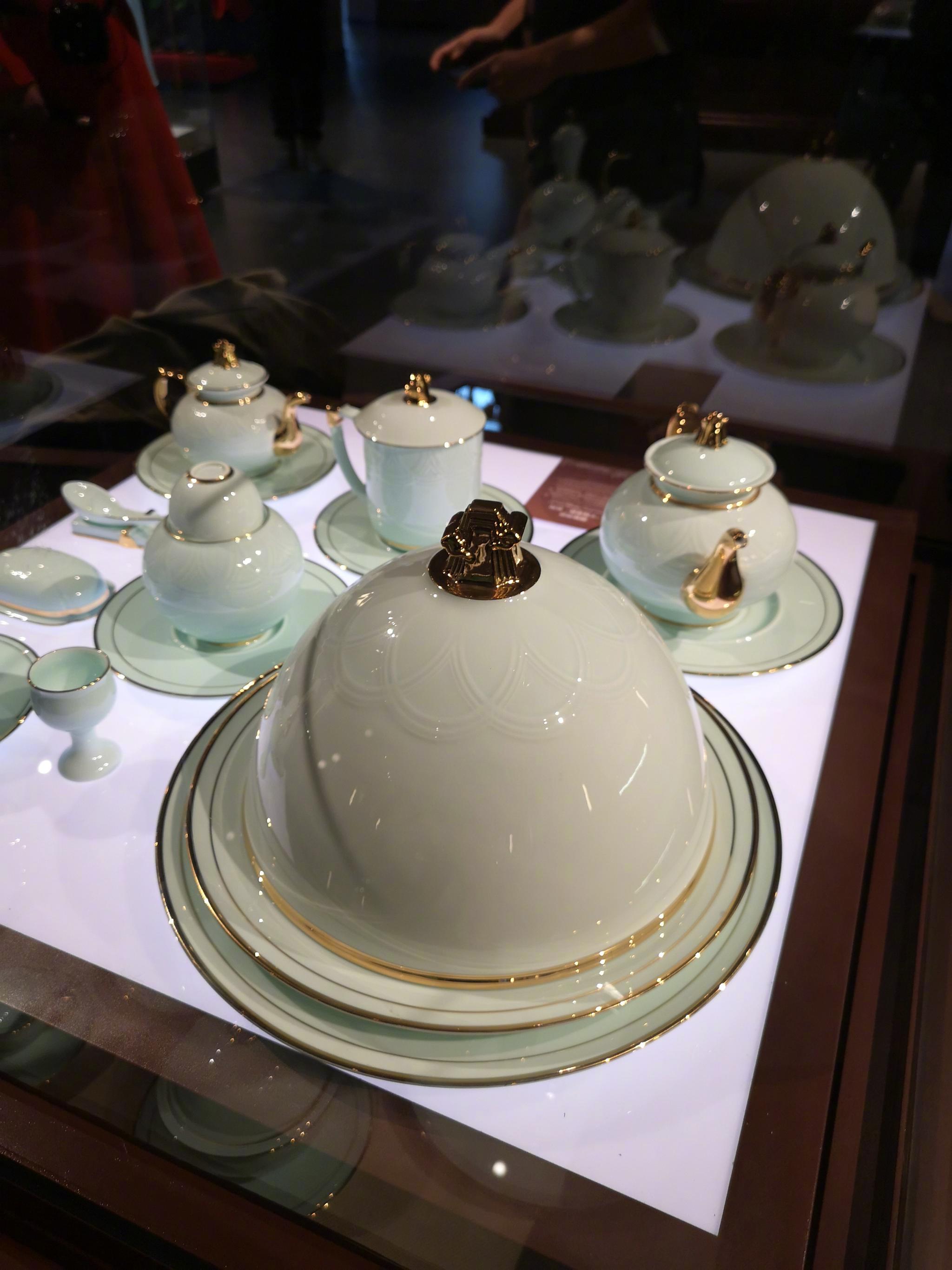 青岛,奥帆博物馆,上合组织展览馆,这是国宴用瓷器,千峰翠色