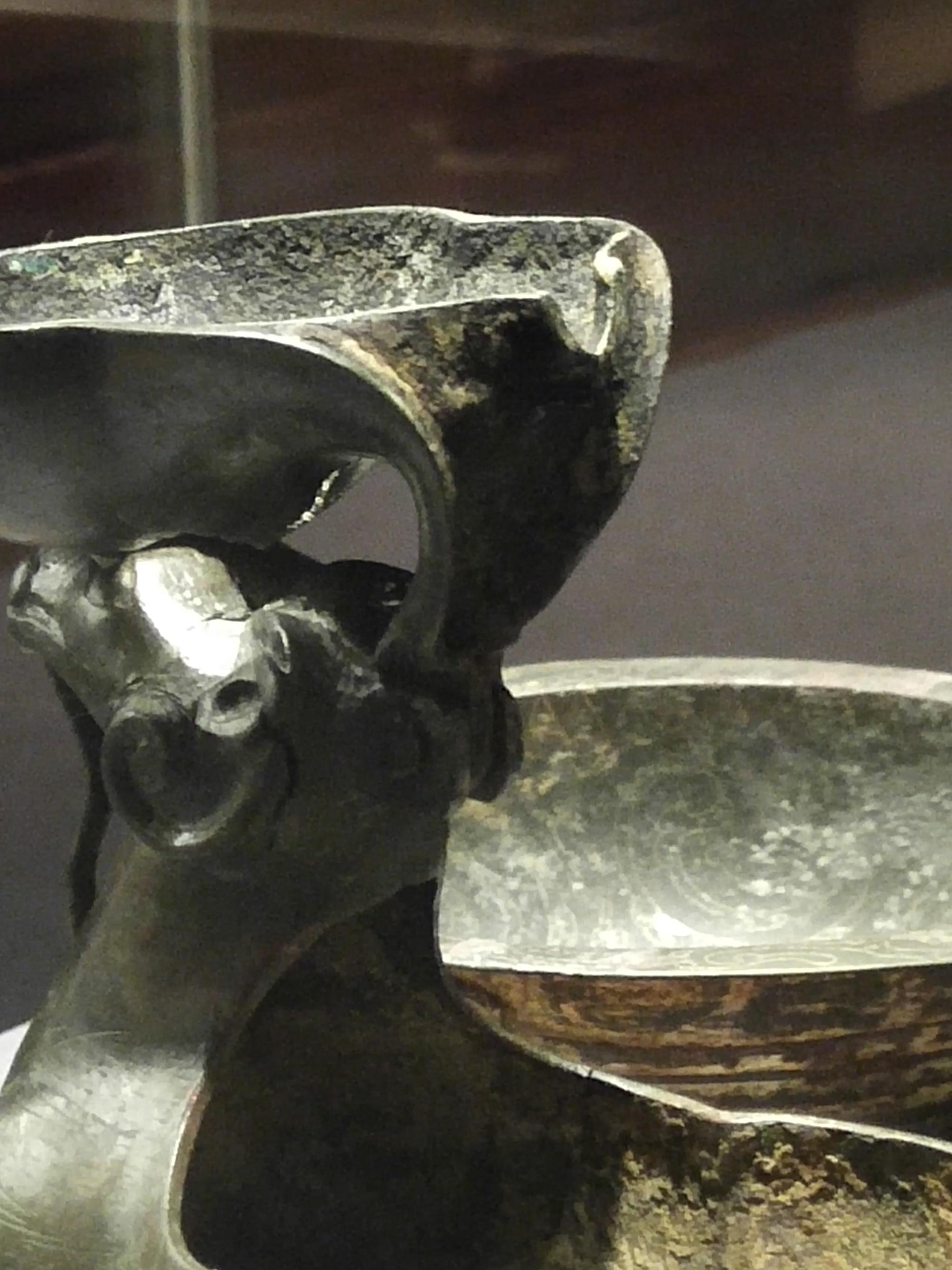 汉代卧式羊形铜灯