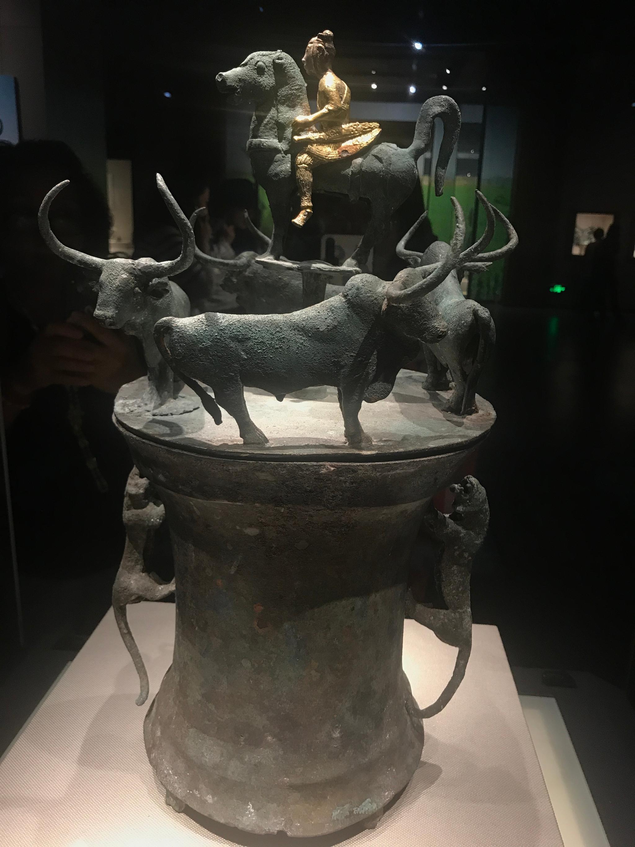 古滇国四牛鎏金骑士铜贮贝器晋宁石寨山10号墓出土贮贝器是古滇国