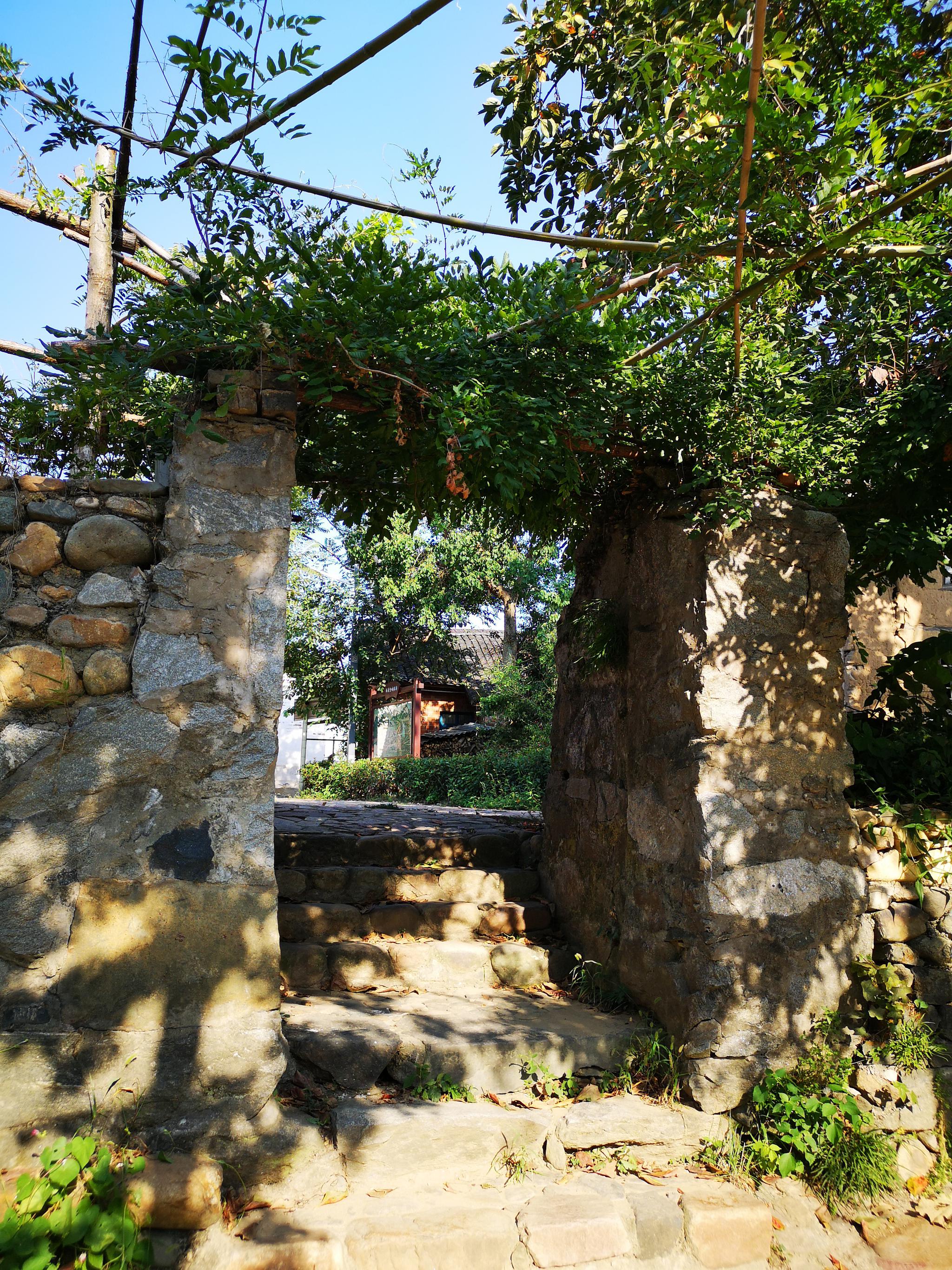 蹉跎岁月,悠悠之心,信阳西河湾古村落中,听着红色事迹