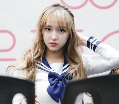 有一种鞠躬叫程潇鞠躬一不小心掉出私密物品放大后粉丝沸腾了