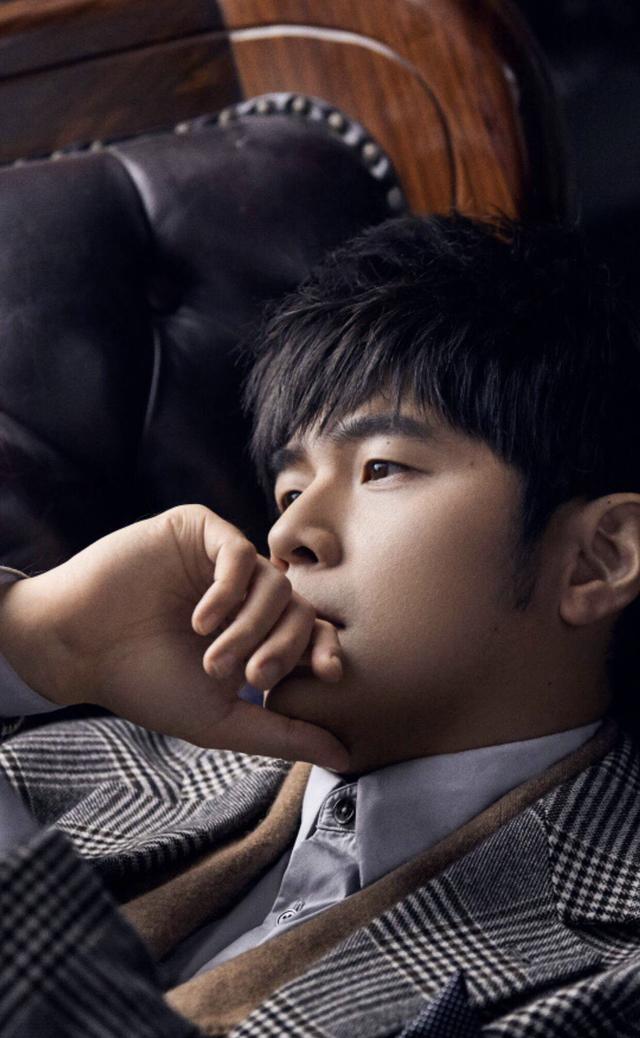 周杰伦又一次拿下大牌代言,网友:能靠才华却偏偏靠脸