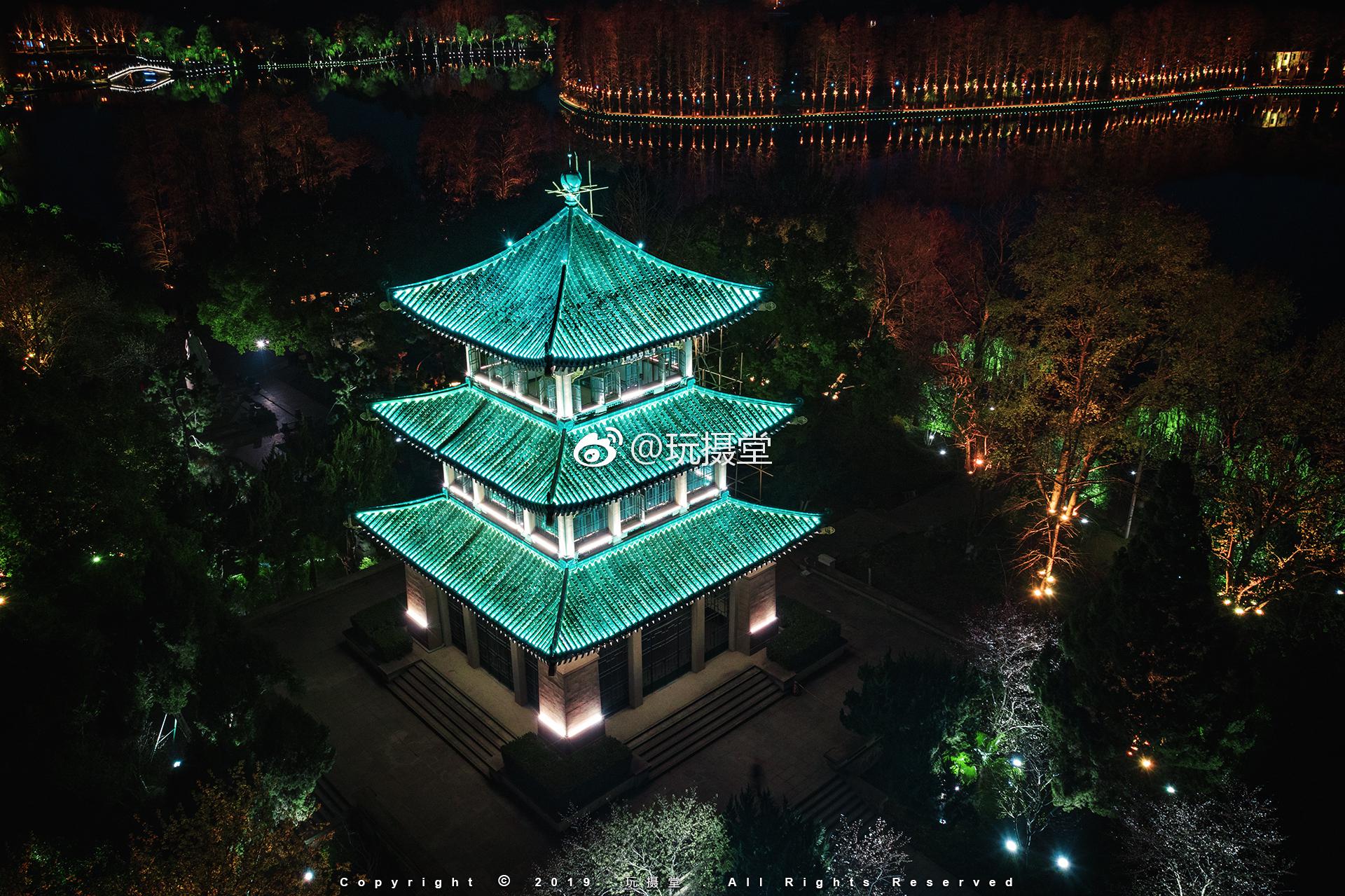 行吟阁,这个建筑在武昌的东湖听涛景区,不是在东西湖