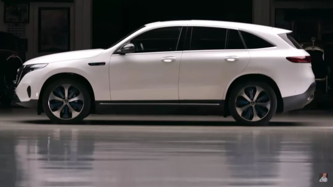 奔驰eqc400纯电动suv试驾