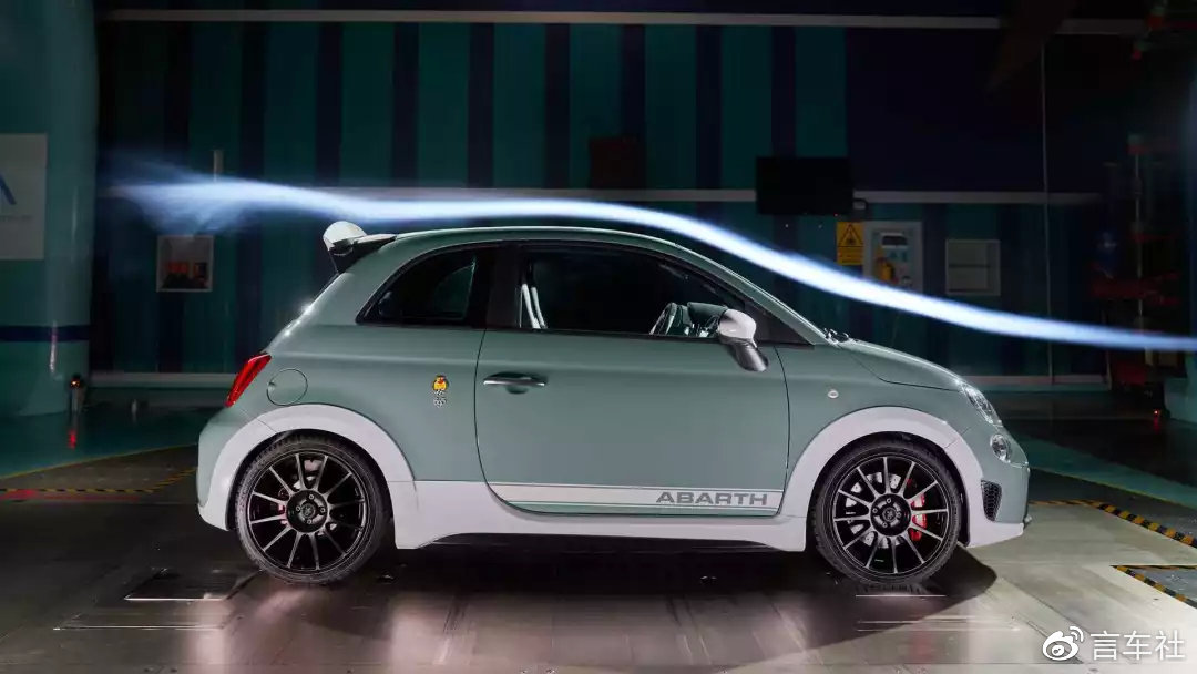 与F0同级别，1.4T的发动机，菲亚特Abarth 695可不能小看