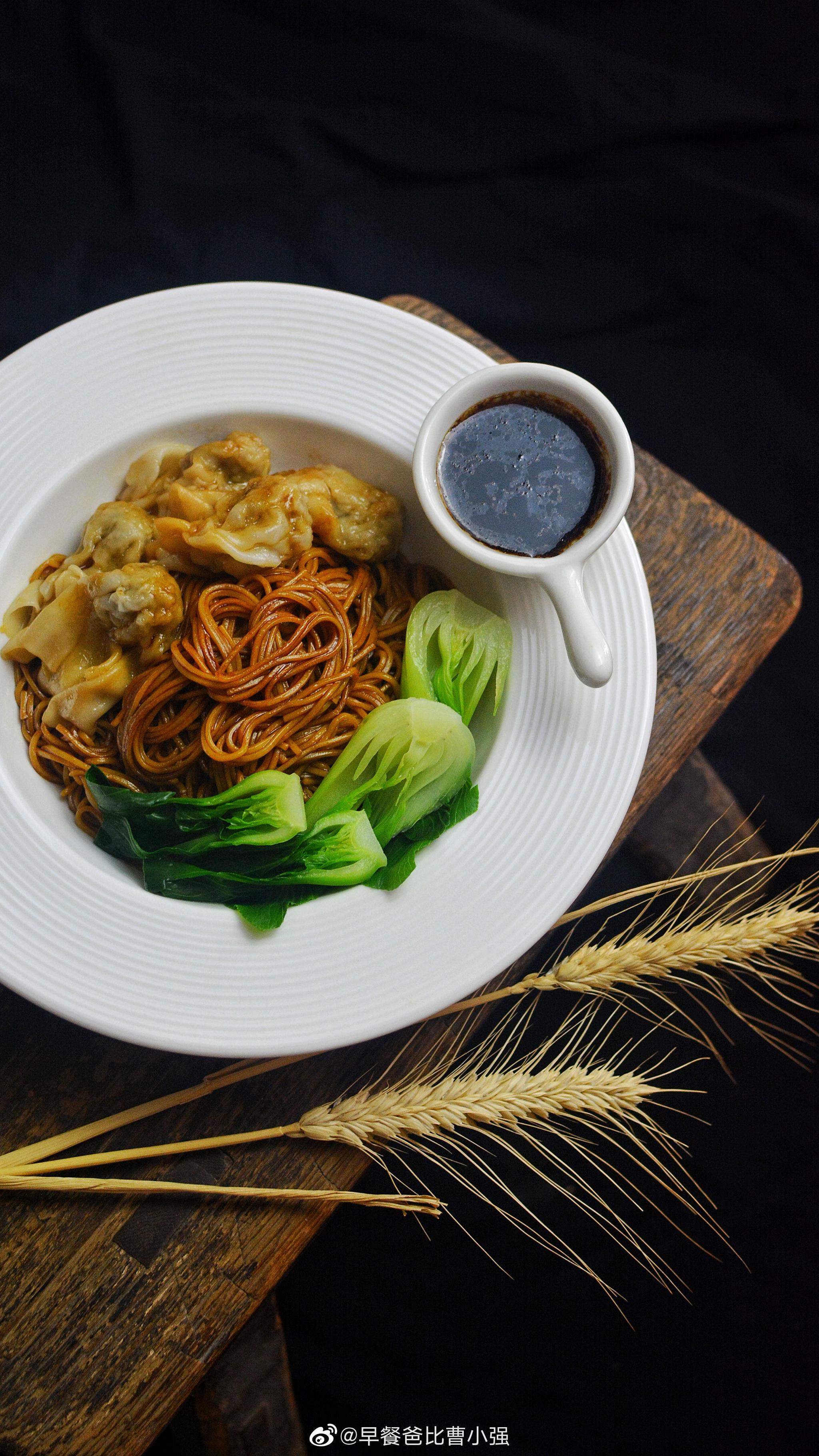 今天早餐热拌云吞面武汉热干面和广东云吞面二合一大家早安其实也