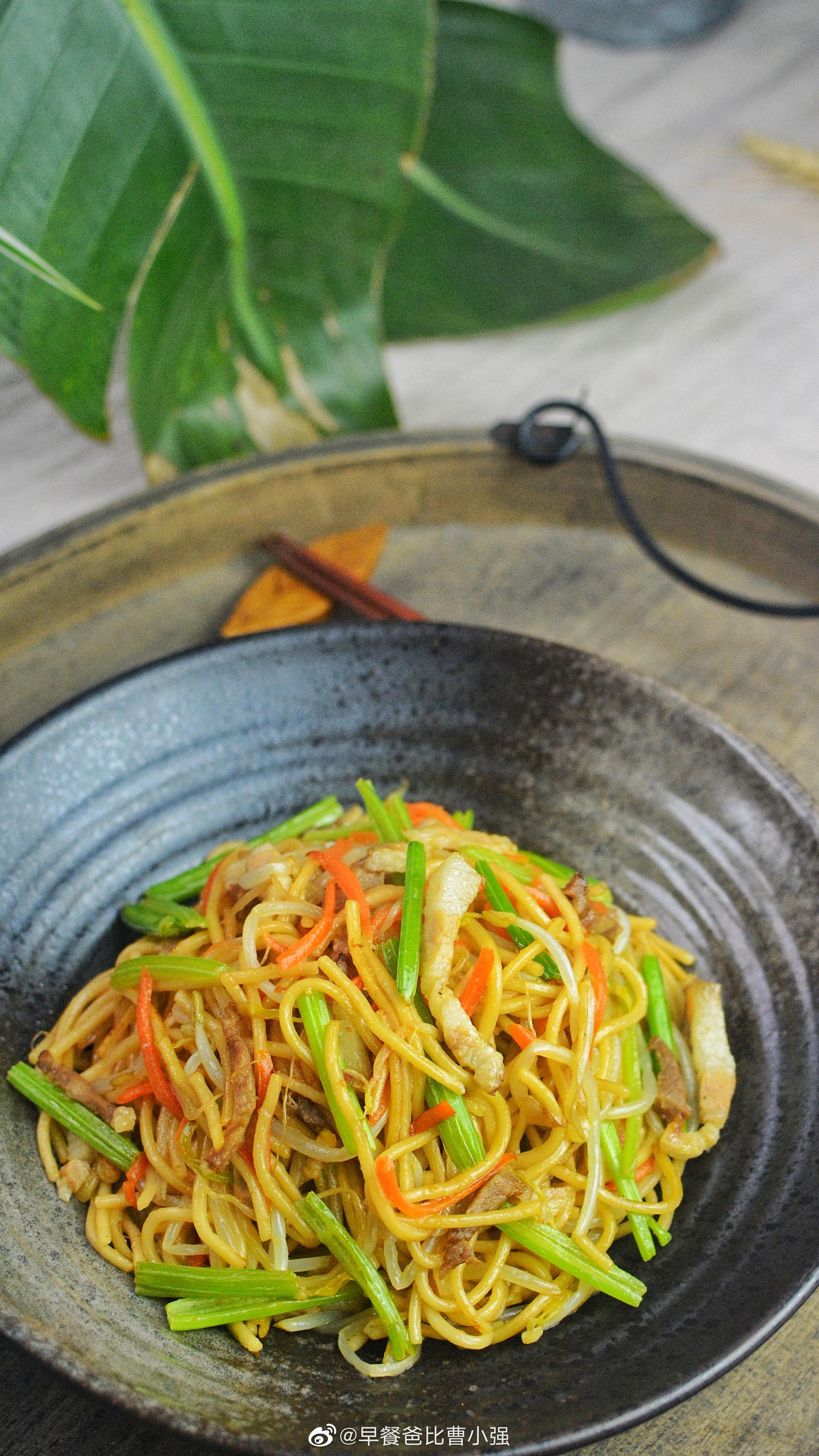 肉丝炒面(肉丝炒面条的家常做法) 肉丝炒面(肉丝炒面条的家常做法)
