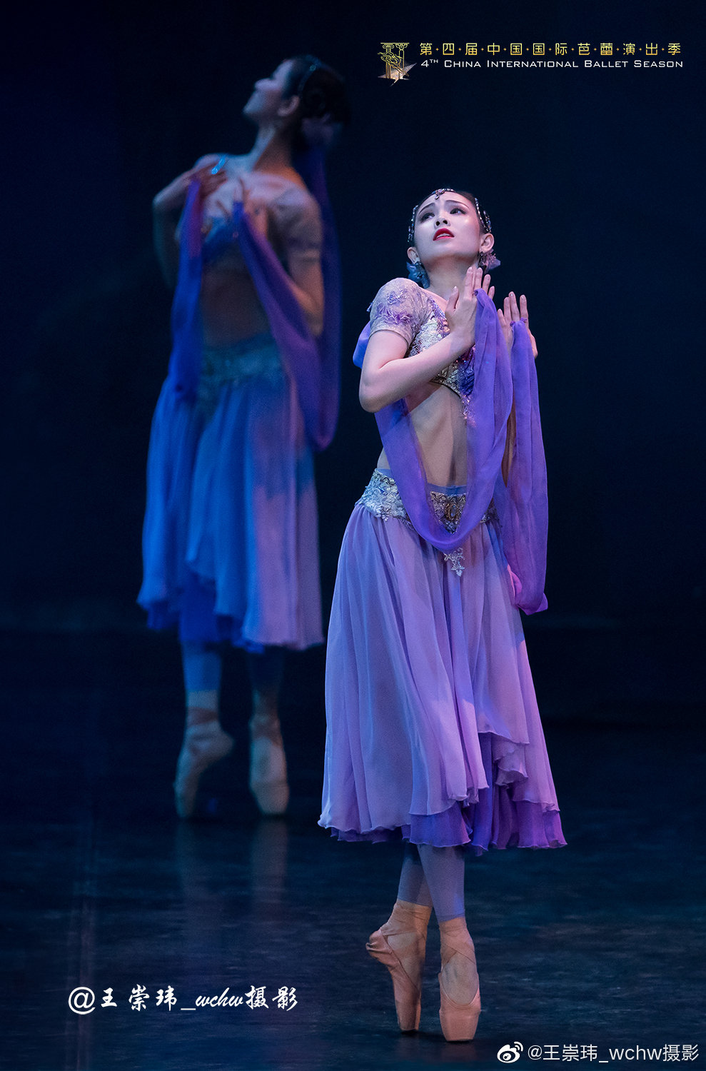 乐团   指挥:黄屹  乐团首席:王小毛   由邱芸庭,武思聪,徐琰等表演