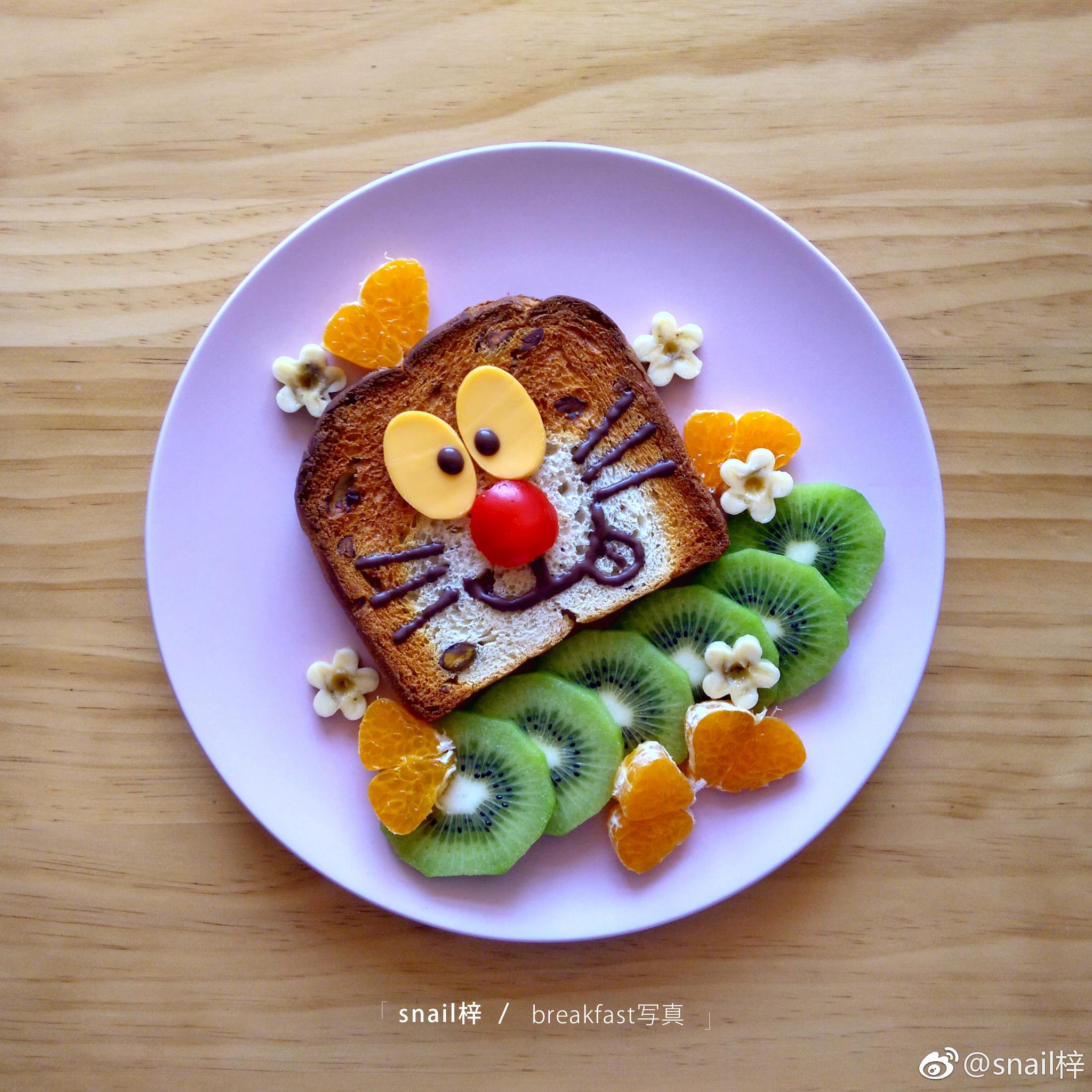 breakfast-10732019年3月31日早餐机器猫造型吐司 水果 牛奶@早餐爸