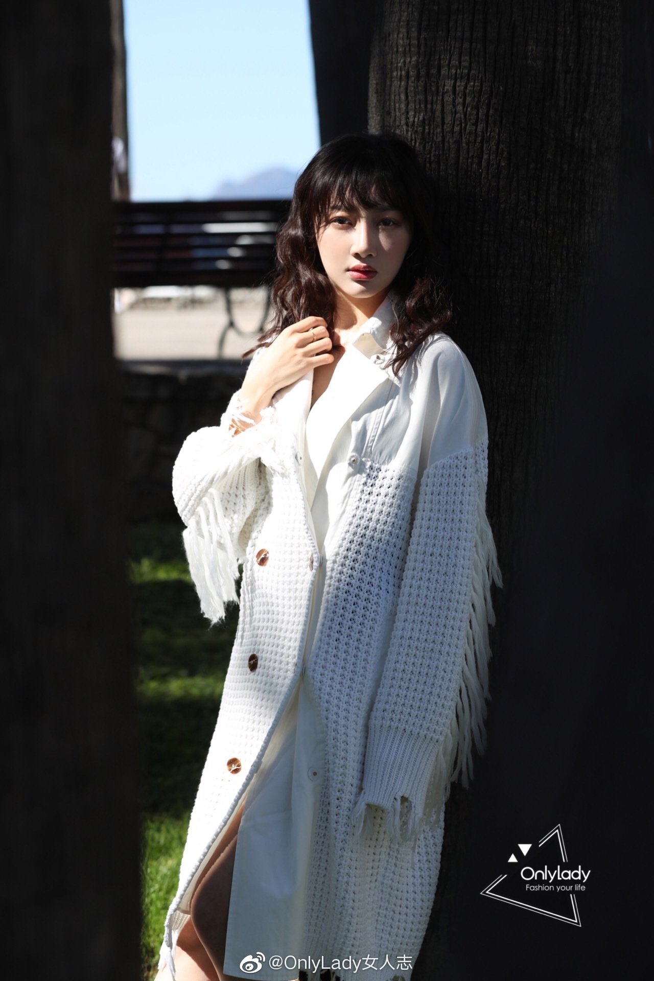 近日演员@吴茉彤 解锁新代言,广告拍摄中她一袭旗袍复古优雅